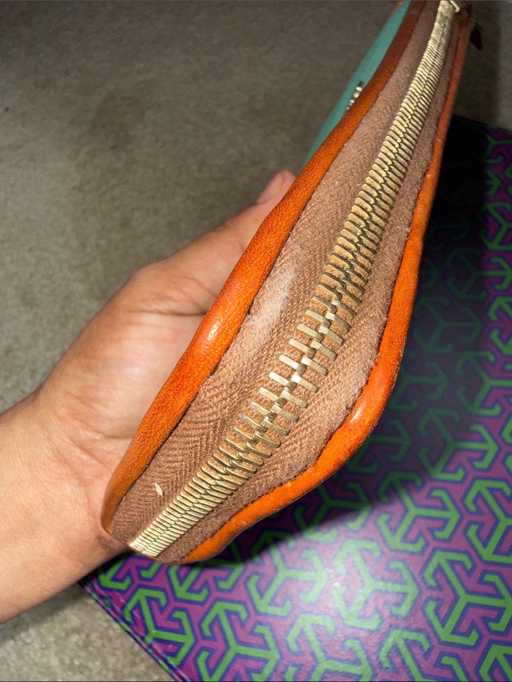 Dooney & Bourke Mint Green Leather Zip Wallet with Brown Trim - Picture 8 of 12